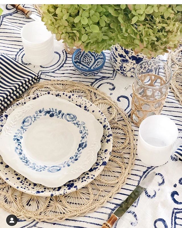 Spring was certainly in the air today! 🌿☀️I&rsquo;m looking forward to the warmer weather, entertaining and styling up the table in a relaxed summery vibe. (Any excuse really to make it special😉). Love this from @sarahbartholomewdesign just gorgeou