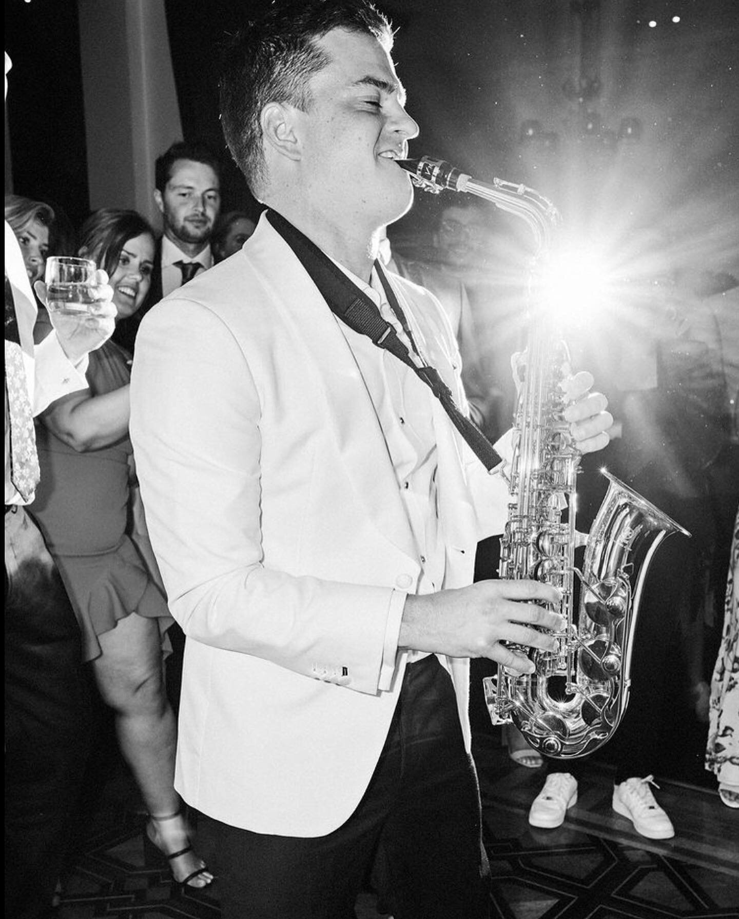 Nothing like a groom surprising his guests with a sax performance! 🎷 @stueyconnell  @ellie_coon