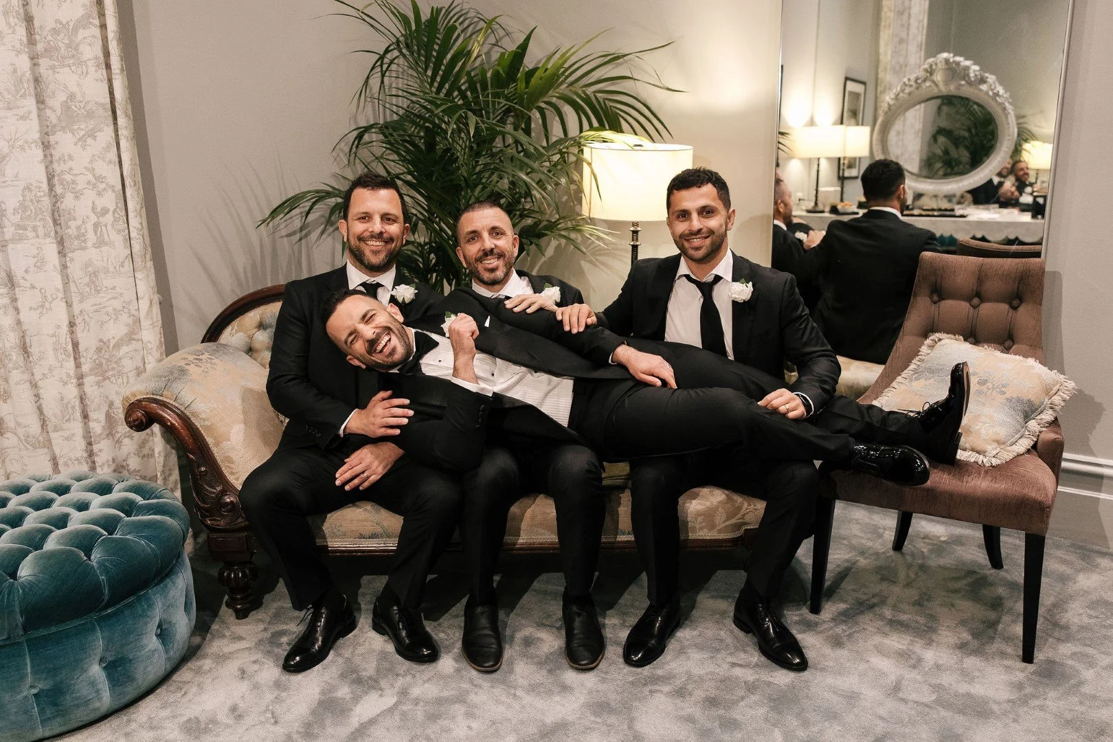 Bianca &amp; Armend with their crew. 
Capturing those bridal suite moments
Photographer: @perlaphotography