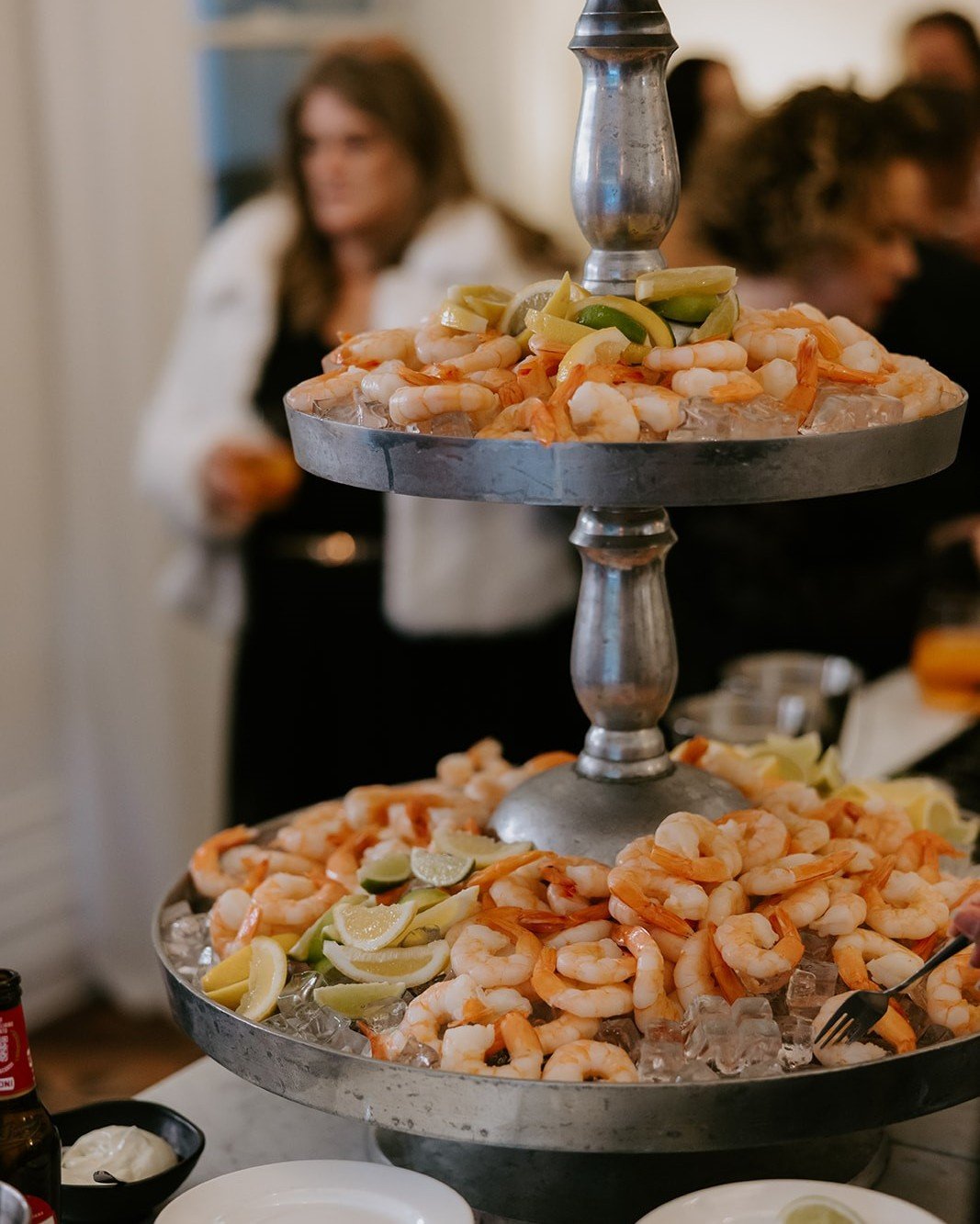 Looking to add an extra touch? Treat your guests to a prawn and oyster bar!
Photographer @danbrannanphoto