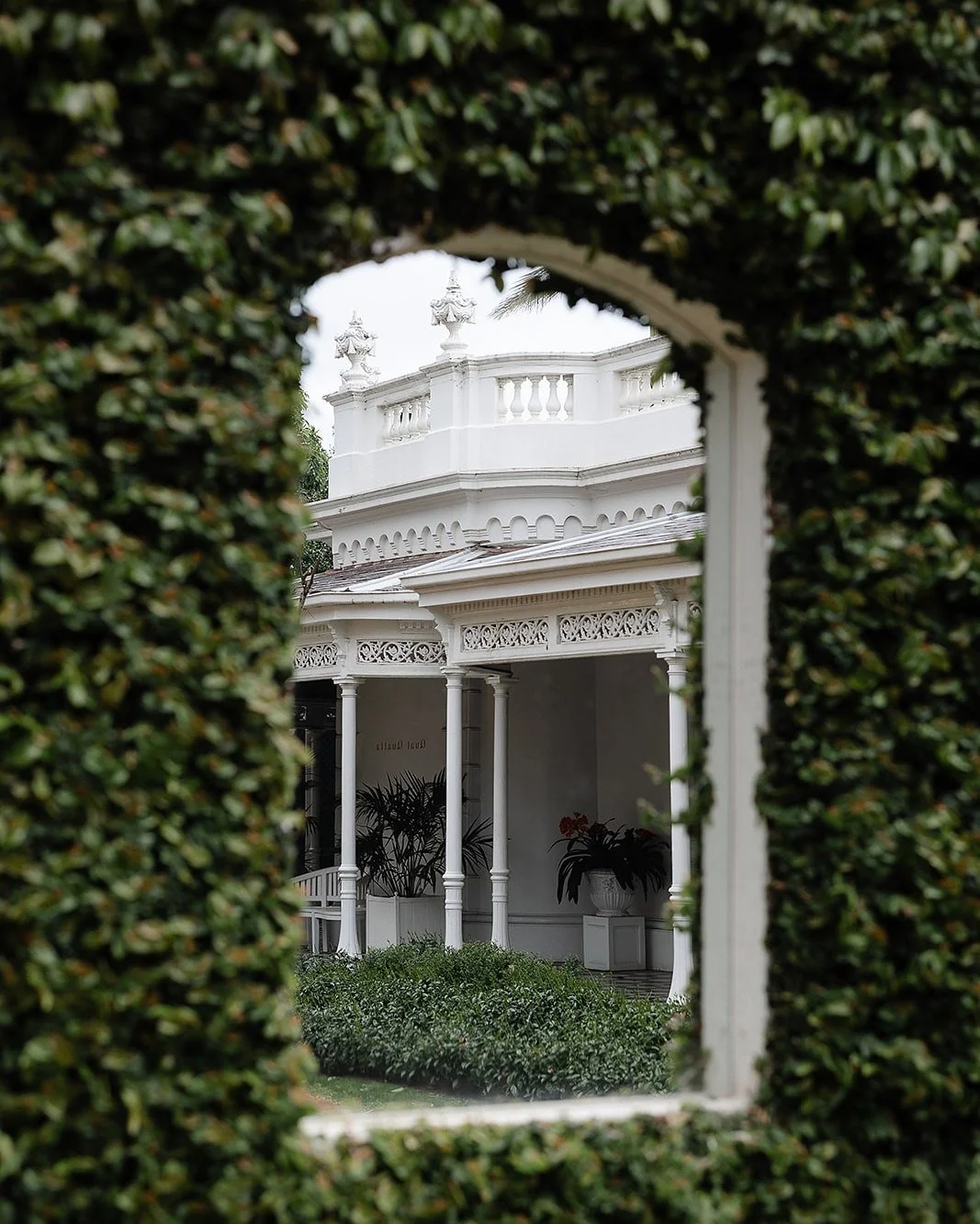A mirror view of timeless beauty.
photographer @lostinlove_photography
