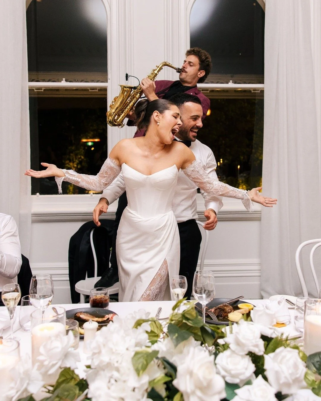 Bianca &amp; Armend's wedding night was all vibes!
Photographer @perlaphotography