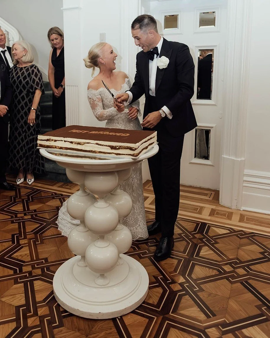 Just Married - tiramisu delight!
Photographer @fernandstonephotography_ 
Cake @pinto.tiramisu