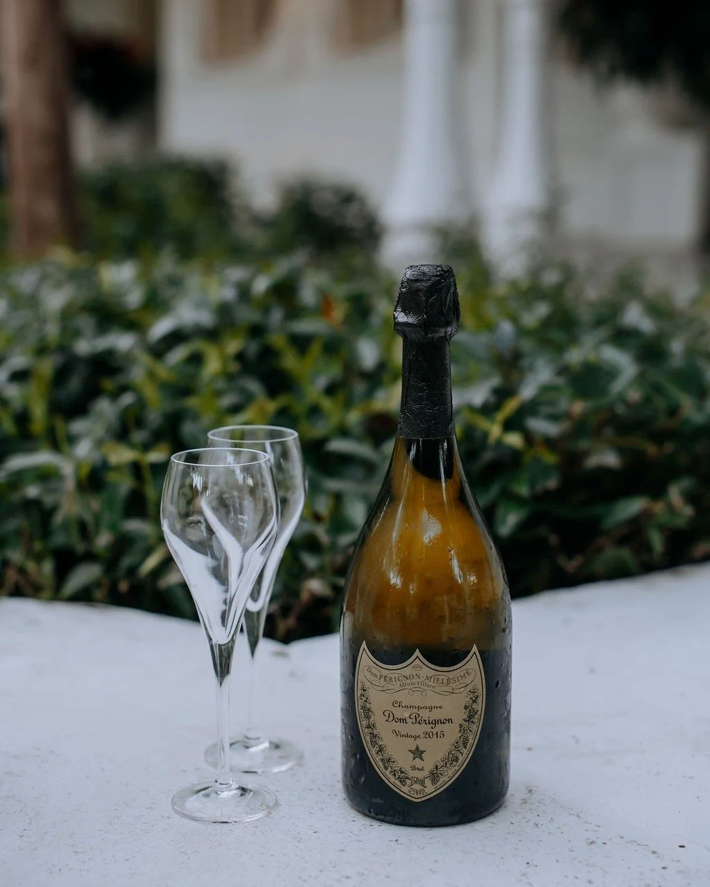 When the couple bring in an extra special something - Dom Perignon, yes please!
Photographer @chamorecreations