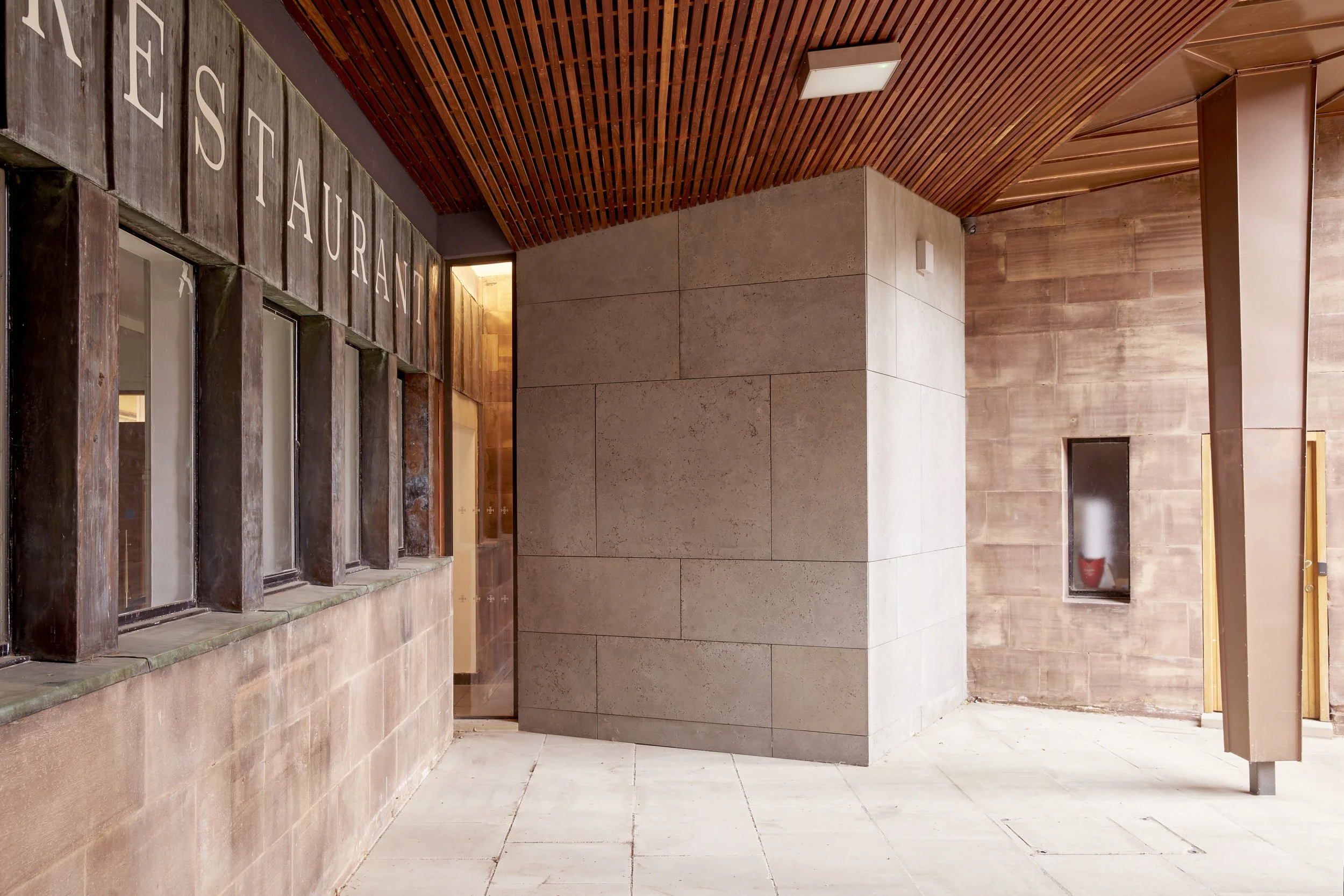 Coventry_Cathedral_40_ed00.jpg
