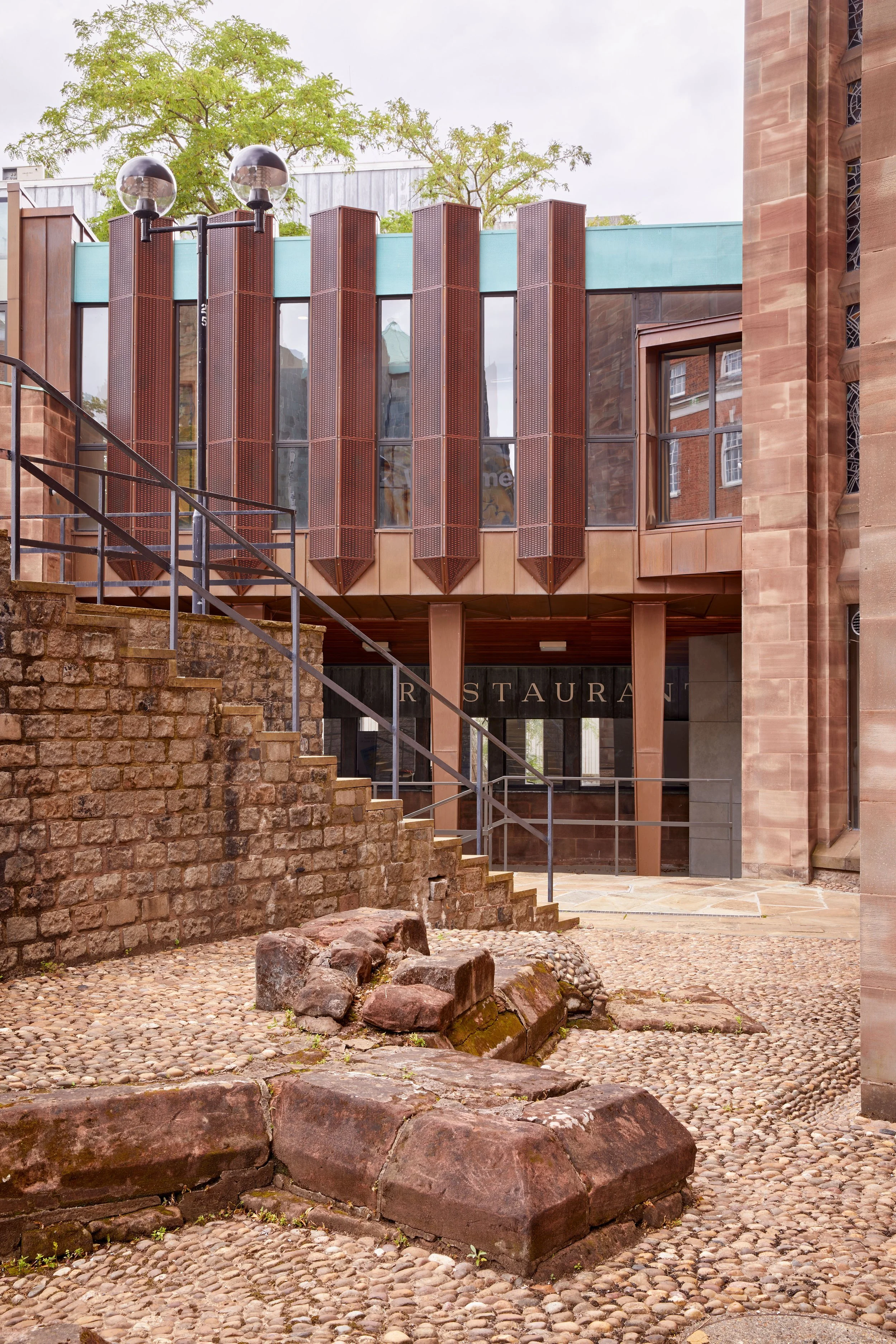 Coventry_Cathedral_33_.jpg