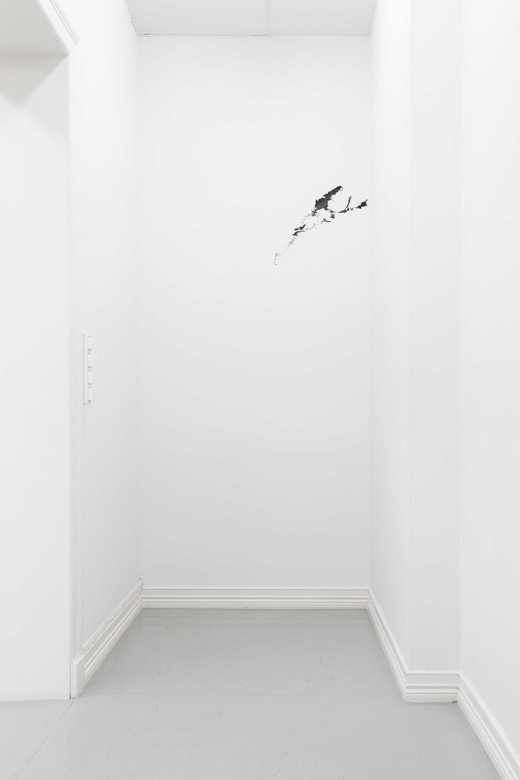  Wall Drawing for Galleri Riis I, 2019. Crayon on wall, H 324 x W 135 cm. Unique. Installation view Jan Groth ‘Signs and Figures’, Galleri Riis, Oslo 2019. Photo: Adrian Bugge 