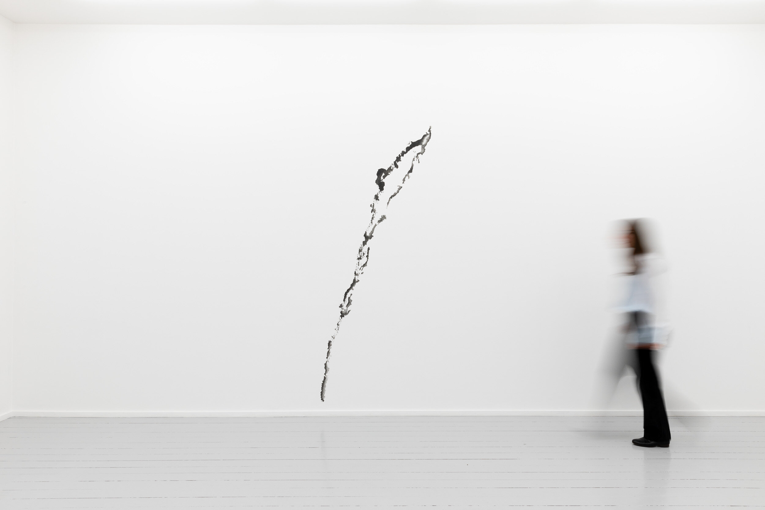  Wall Drawing for Galleri Riis III, 2019, Crayon on wall, H 334 x W 707 cm. Unique. Installation view Jan Groth ‘Signs and Figures’, Galleri Riis, Oslo 2019. Photo: Adrian Bugge 