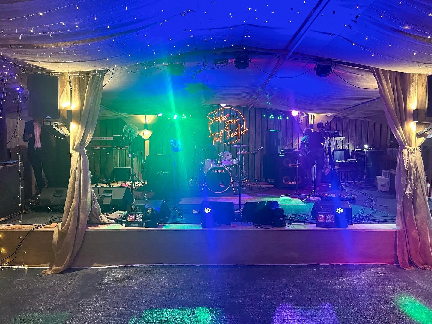 Loved performing this weekend at @rhysefarmvenue with their amazing in-house gear and a stage that couldn&rsquo;t be more perfect for a soul band 🙌🏼 Congratulations to Matt &amp; Michelle 💍