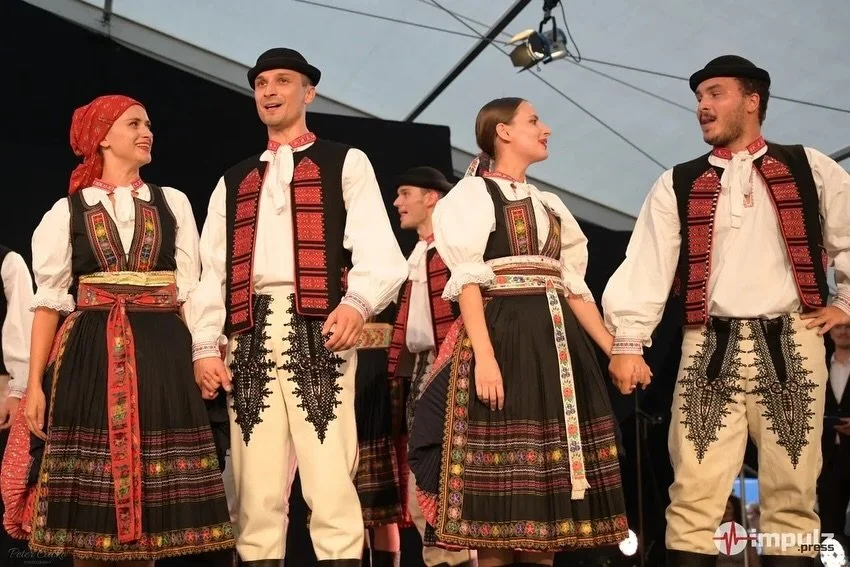 Galaprogram Dubnick&eacute;ho folkl&oacute;rneho festivalu 🎶

#fsvrsatec #vrsatec #dff #dubnick&yacute;folkl&oacute;rnyfestival #dubnica #festival #fujtasi #dance #dancing #dance #slovakfolklore #turna #trencianskaturna #performance #slovakfolklore 