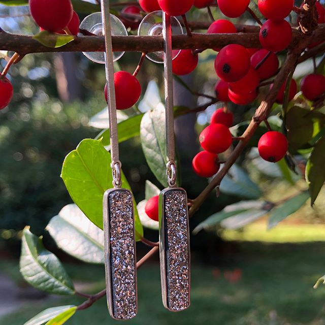 Holiday Sparkle &ndash;&gt; Holiday Sale! Enjoy 25% Off + Free shipping on select one-of-a-kind pieces like these stunning &ldquo;Rock Star&rdquo; earrings through Dec 18th. Ho Ho Ho! (Link in Bio)⁣
⁣.⁣
⁣.⁣
⁣.⁣
⁣#HolidaySale #ArtJewelry #oneofakind #