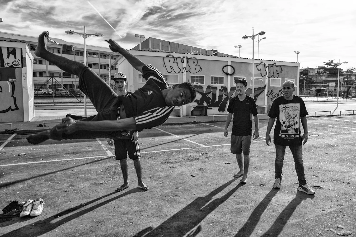  Street training in the new area of favela de Manguinhos, Rio de Janeiro north zone. Passinho dancers started to include acrobatic breakdance moves in order to develop a more personal style. 