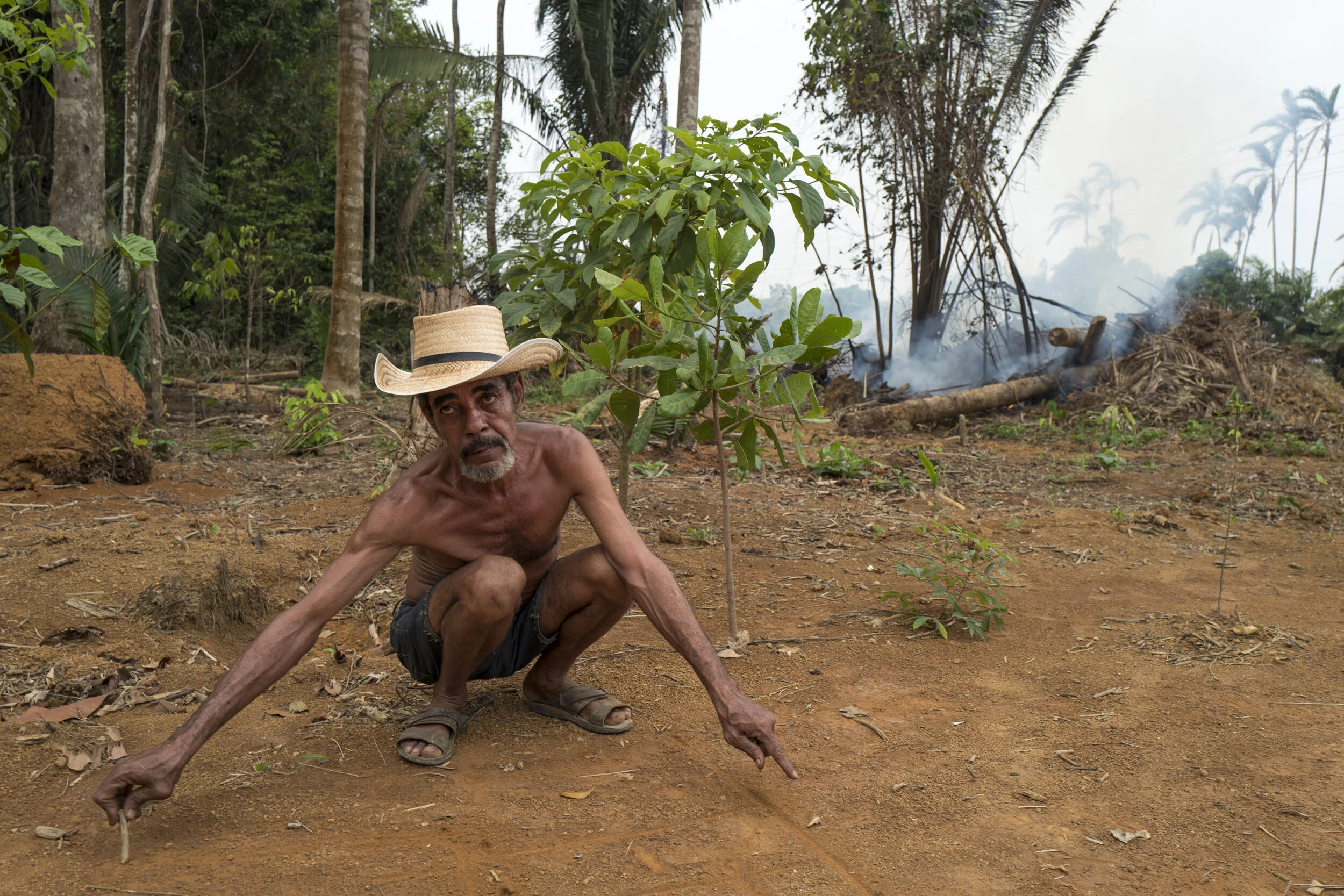  Cosmo, 60, shows the division of a 100 hectares rainforest land inherited from his father more than 40 years ago and now divided between 10 brothers near Alto Paraiso, Brazil. The land was donated by the INCRA (National Institute for Colonization an