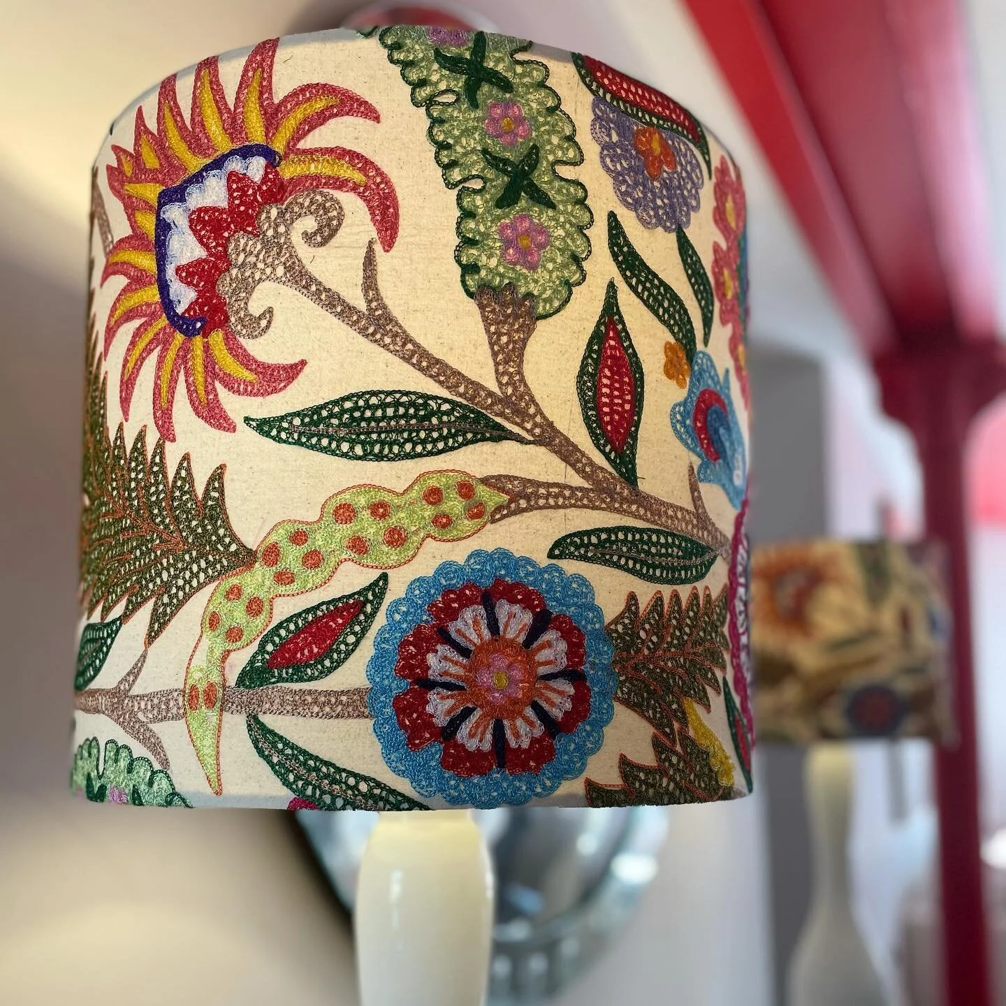 Installation of @julianchichesteruk 
Lush lamps, Portabello Sideboard and Palazzo Round Mirror with @kellingdesigns custom made lampshades&bull;Pomegranate Accessories @williamyeoward 

#interiordesign #interiorstyling #lampshades #sideboard #mirrors