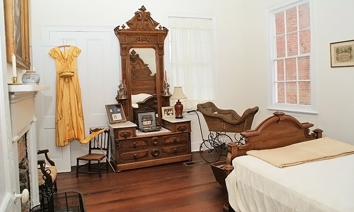 Quina House Bedroom.jpg