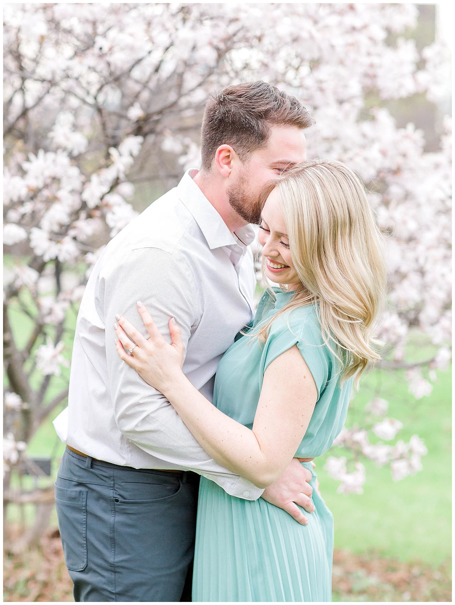 OttawaBlossomEngagementSession_MagnoliaTreeEngagement_StephanieMasonPhotography.jpg
