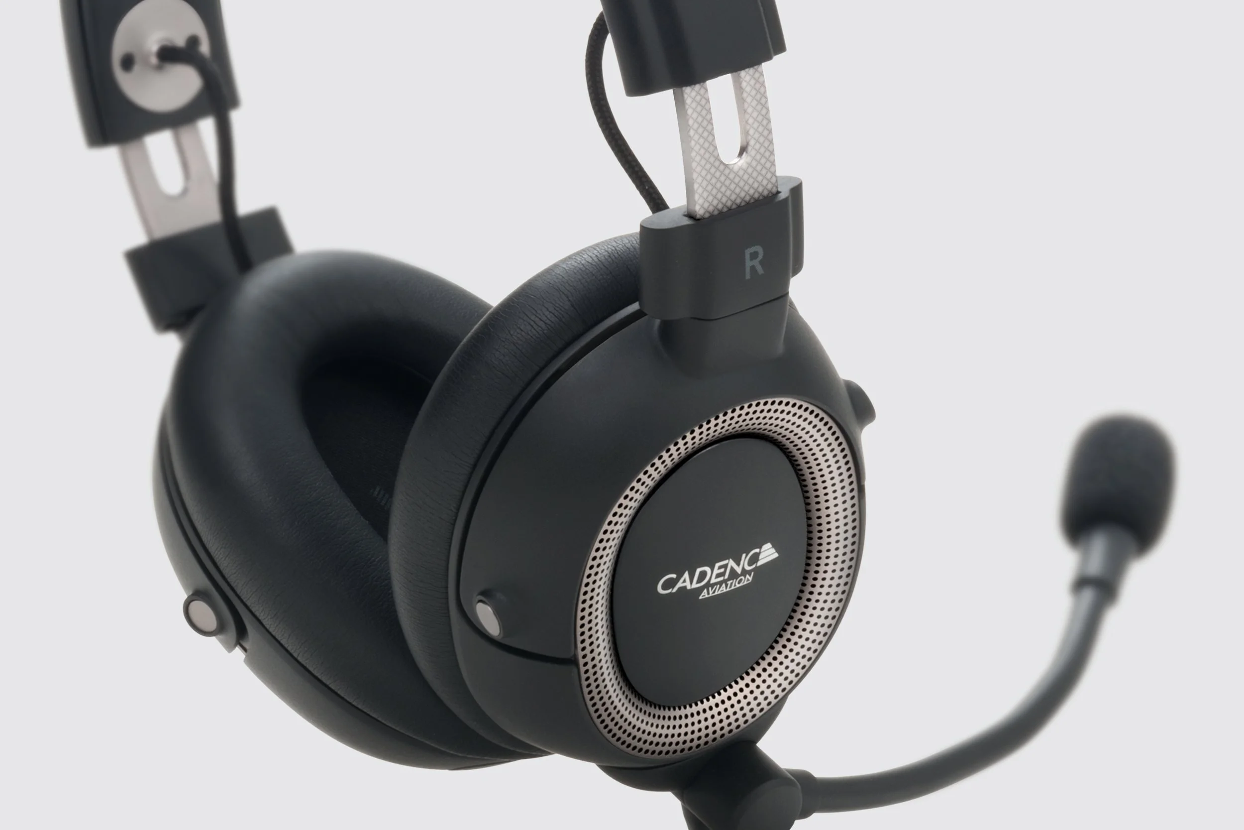 KOODESIGN_Cadence_Aviation_headphone-1.jpg