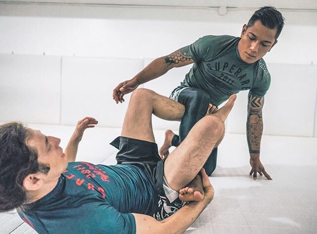 There&rsquo;s no time like the present (hint: with all that extra time on your hands) to learn vital self-defense skills! 🦾 Check out our offerings from @masterskyabrooklyn and get sweaty while learning some Jiu-Jitsu! 💦 #jetsweat #jetsweatfitness