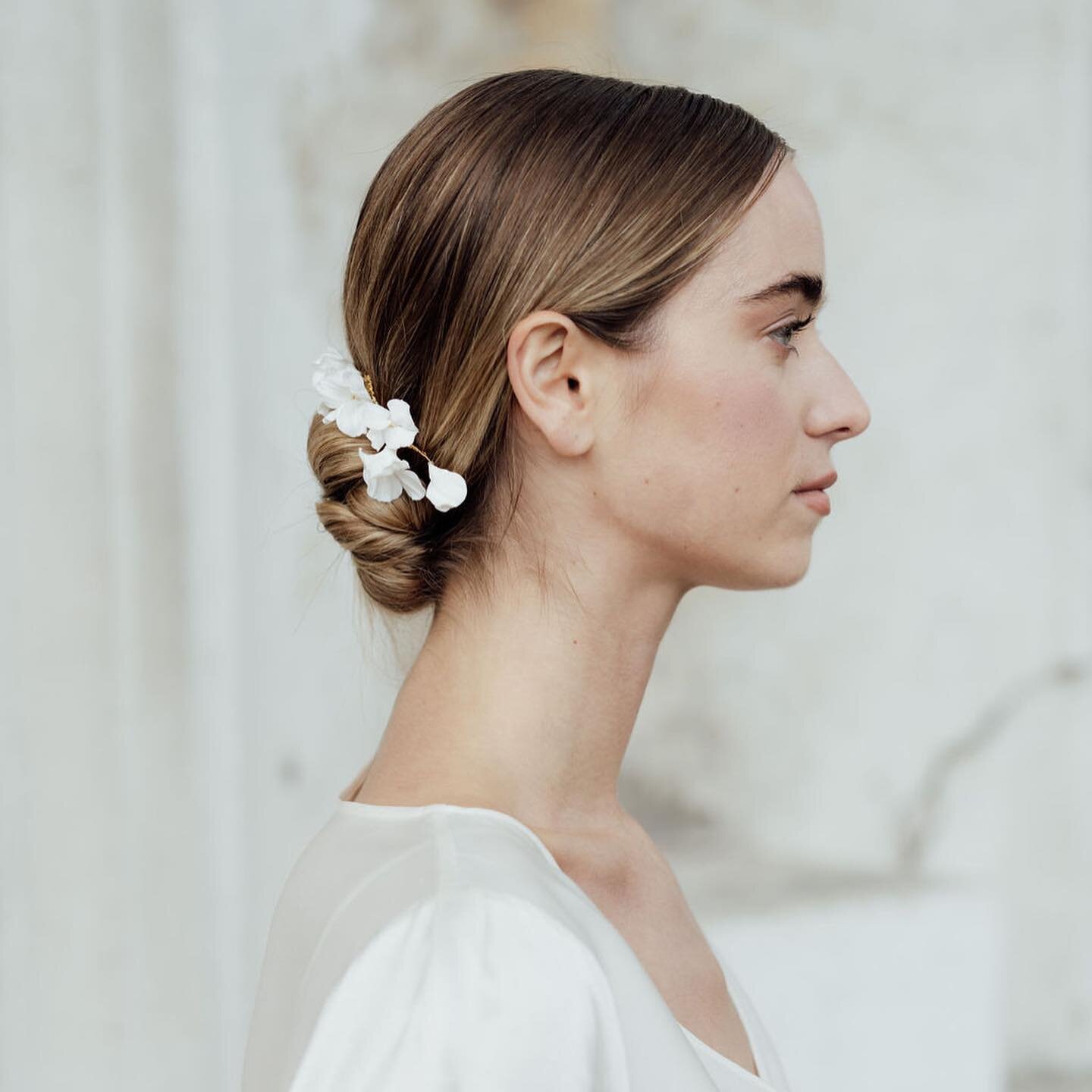 A sleek bun is the perfect match for our Emma comb