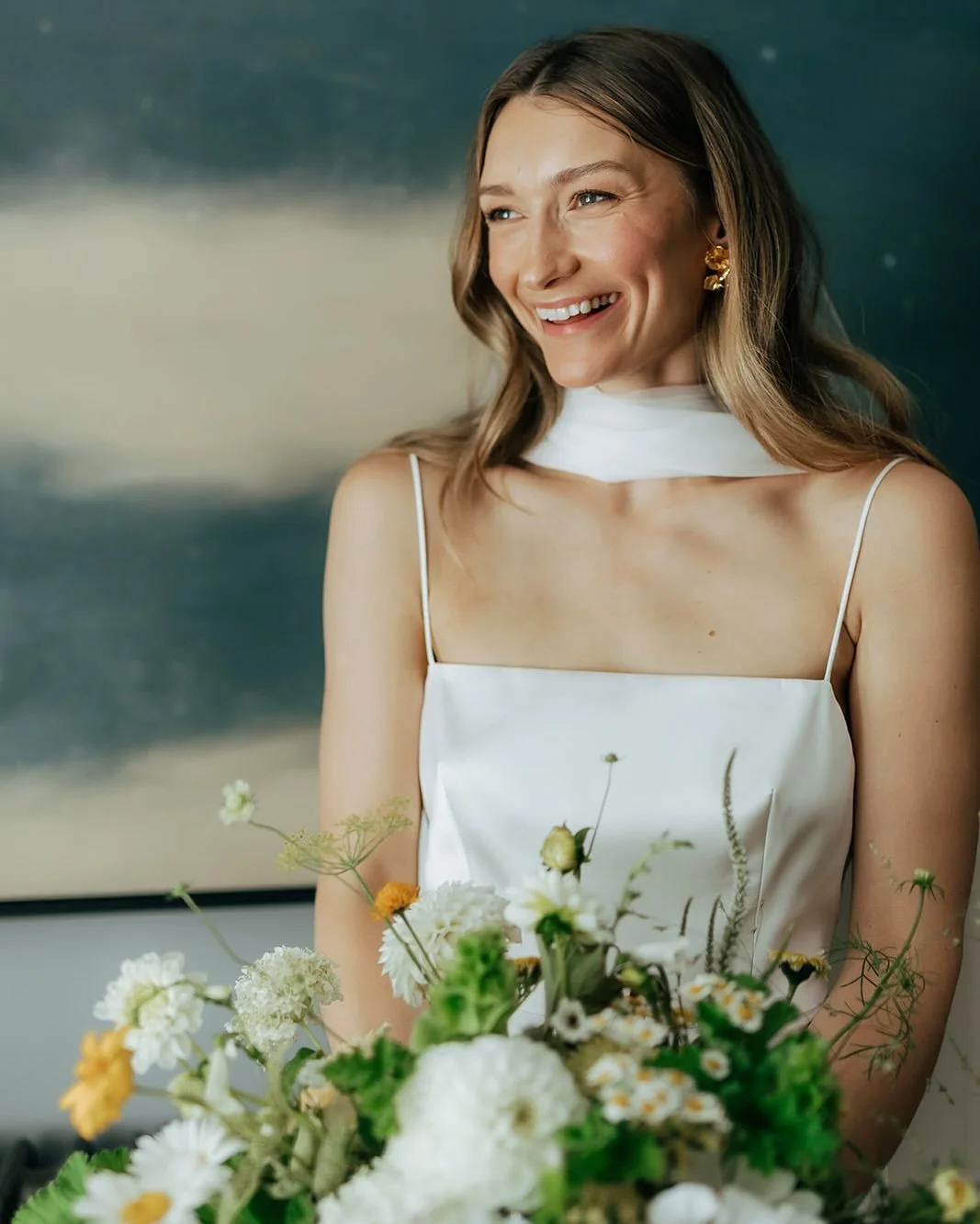 Our beautiful bride Ellie looked the epitome of &lsquo;chic bride&rsquo; wearing our EMMA STUD Earrings in Gold with her @clover.london dress 🤍

Adore these previews by @caitlinandjones 

#realbride #edenbbride #bridalearrings #goldweddingearrings #