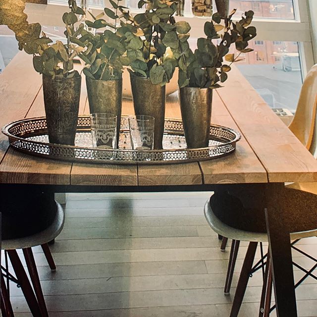 Une table simple et intemporel... I love wood 💖 - -  #deco#design#woodtable#bois#homeinterior#surmesure#tableenbois#unique#authentique#sustanable#ecoresponsable#ameublement#wooddesigner#homestyle#maisondecor#woodwapiti