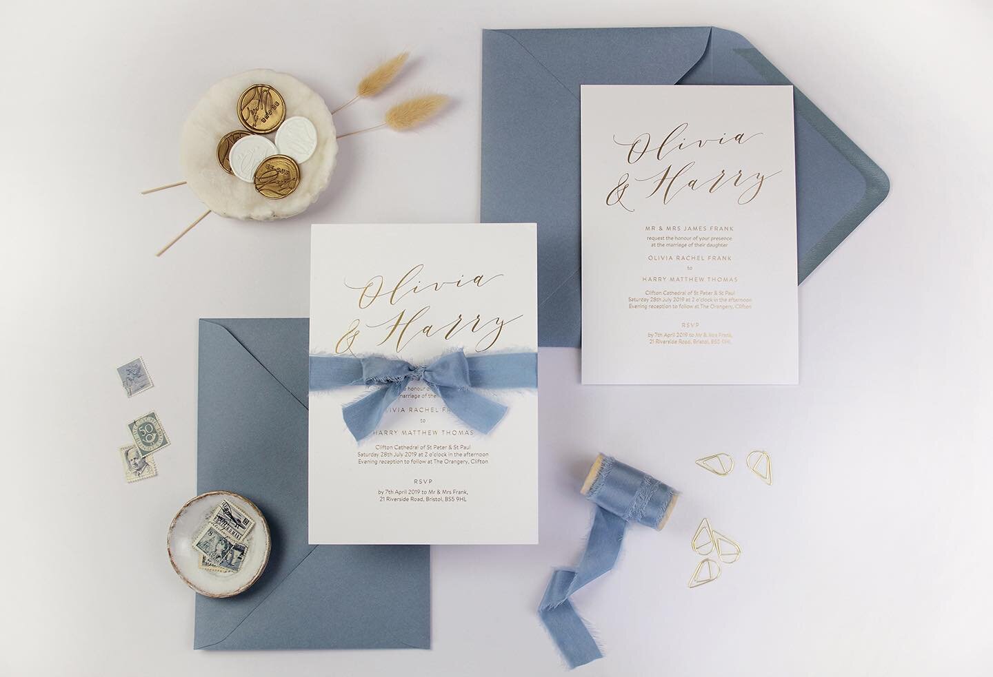 No.2 ~ something (dusty) blue
-
#wedding #stationery #weddingstationery #luxurystationery #typography #calligraphy #moderncalligraphy #font #design #graphicdesign #dustyblue #dustybluestationery #silk #ribbon #silkribbon #dustybluesilk #gold #goldfoi