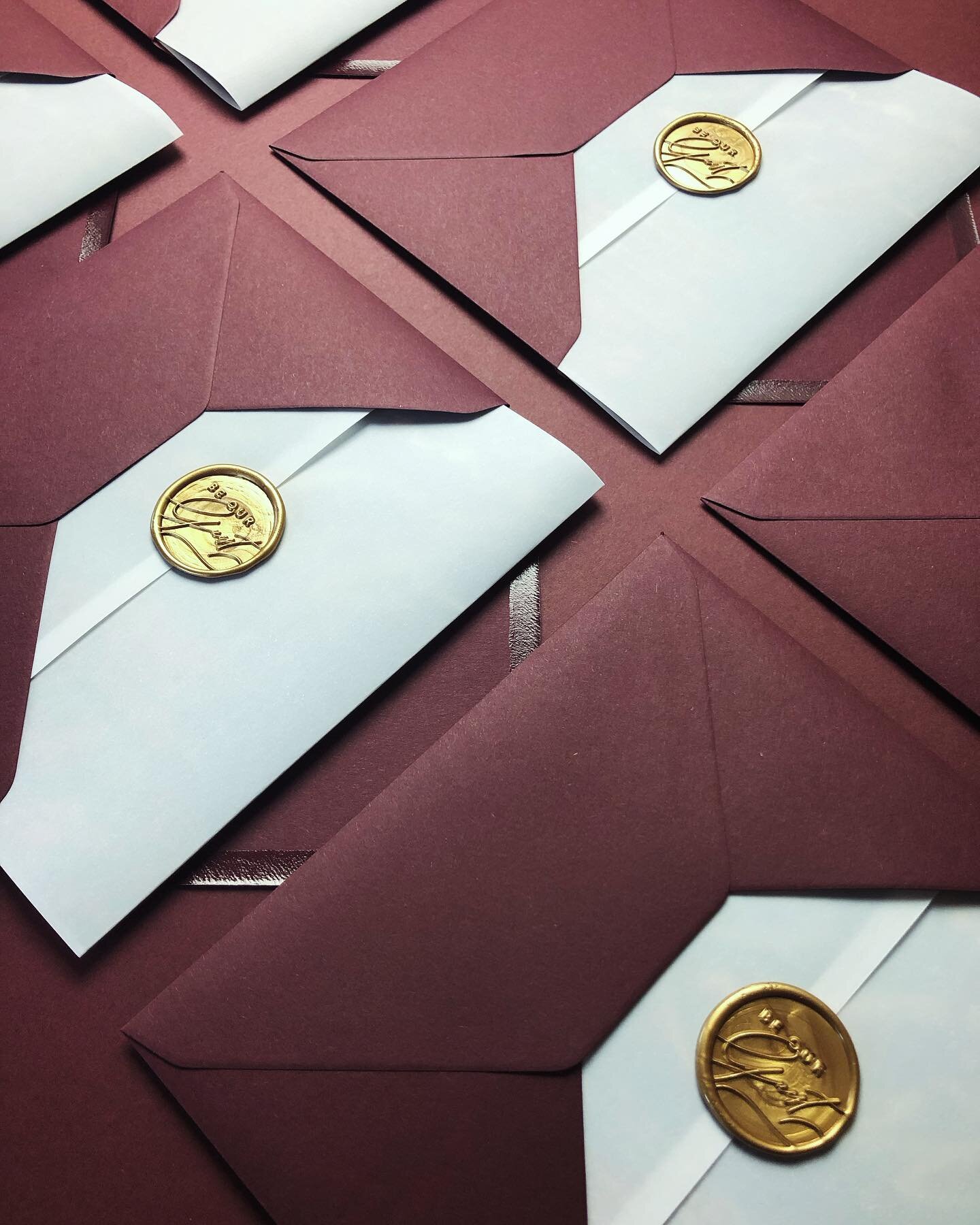 GF Smith Claret envelopes, vellum wraps and antique gold wax seals 😍💌
-
#claret #gfsmith #colorplan #vellum #vellumwraps #vellumjackets #stationery #wedding #weddingstationery #luxurystationery #envelopes #waxseals #waxseal #waxsealstamps #beourgue