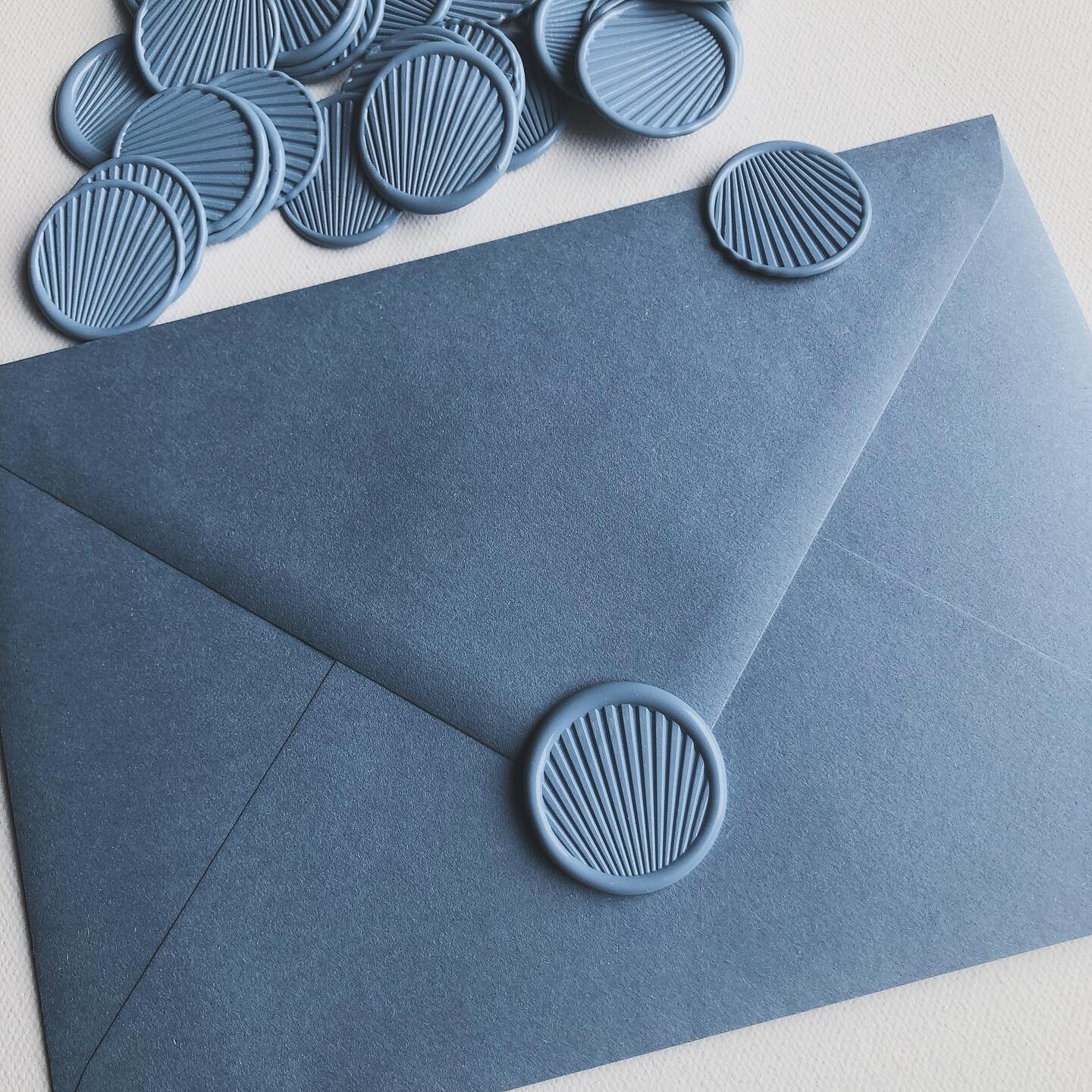 Dusty blue shell wax seal stickers on matching envelopes 💌🐚
&mdash;
#dustyblue #shells #shell #weddingsuppliers #blue #envelope #waxseal #wax #seals #waxseals #sealingwax #waxsealstamp #waxsealstickers #waxsealing #shellwaxseal #weddingstationery #