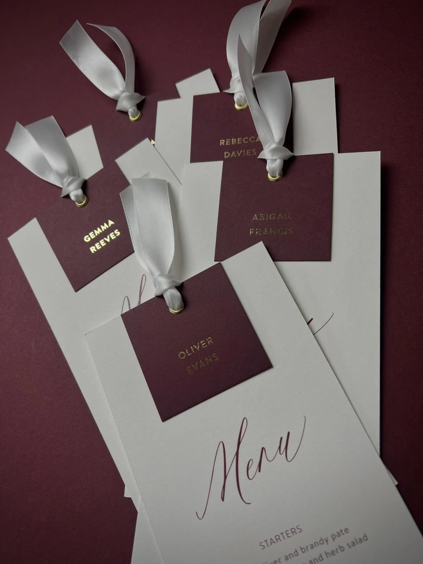 N O . 2  M E N U 
&mdash;
If you&rsquo;re looking to combine guest place names with menus then look no further than our No.2 collection. Shown here in a pale ivory and claret combo with gold foil names and tassels for a little extra ✨
&mdash;
#foil #