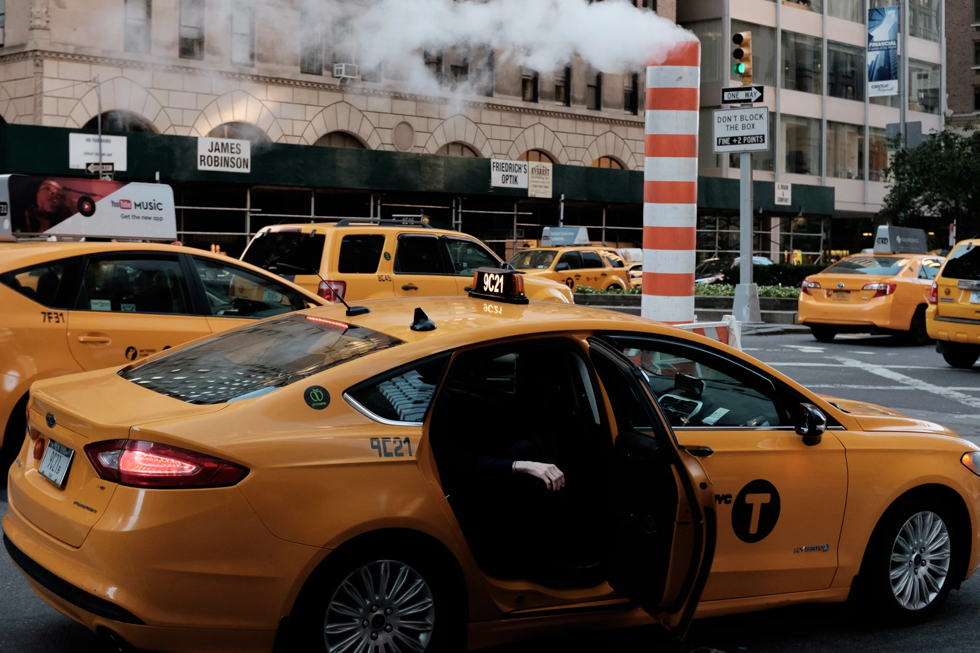new-york-city-street-photographer-Youngjae-Lim-4