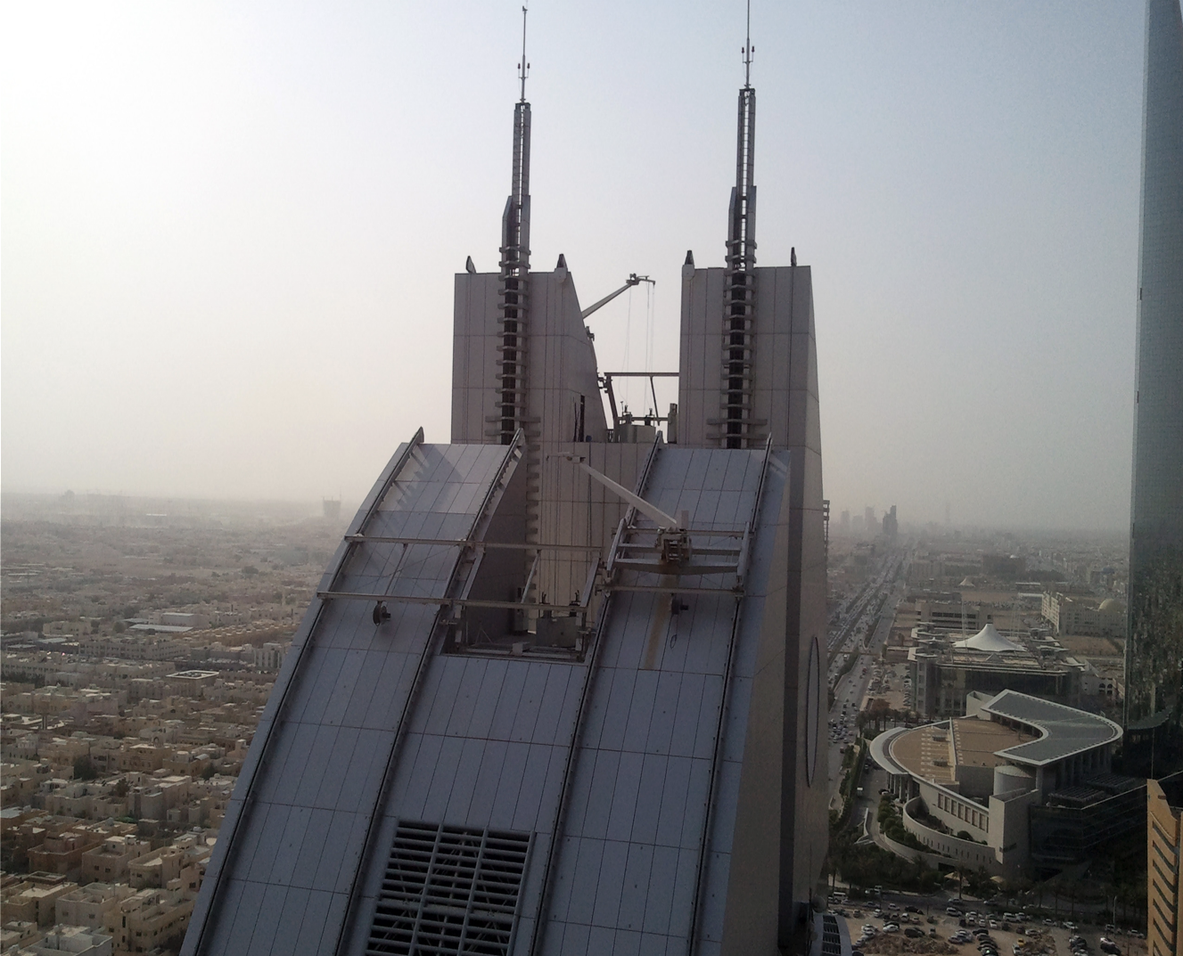 Above: Al Anoud Tower I BMU's utilize a hydraulic platform that serves as a crossing bridge between the 2 main building elevations as well lowering the BMU into hidden parking position.