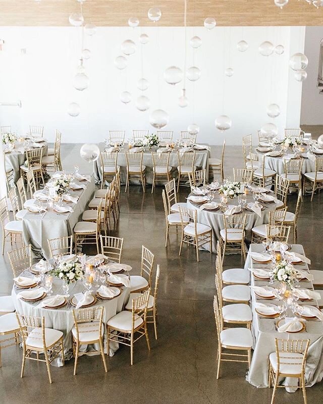 Clean, modern, sexy, and a touch of gold. This setting felt so elegant. #Repost @modernlaweddings
・・・
Michelle + Max | And then it happened... Modern times two! Modern LA Weddings at The MODERN. Click on profile to enjoy more of this wedding.
🍏
Desi