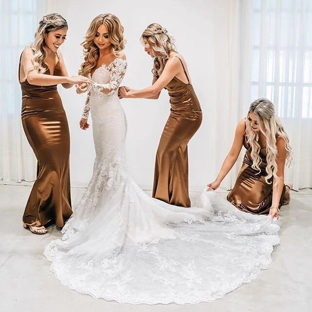Tending to those last minute details 😍. #Repost @encorstudio
・・・
Dolled up! 😍 
Venue | @themodernlb 
Cinematography &amp; Photography | @encorstudio 
Beauty | @dolledupbylulu 
Dress | @martinalianabridal 
Florals | @deflorala 
Planner | @cvtevents -
-
-
#engaged #wedding #weddingvenue #modernwedding #bride #bridetobe #longbeachwedding #losangeleswedding #orangecountywedding #beachwedding #eventspace #2021bride #2020wedding #eventvenue #historicvenue #uniquevenue #socalweddings #eventplanner #weddinginspiration #weddingdesign #lavenue #reception #weddingceremony 
#2021wedding 
#modern 
#modernbride #downtownlongbeach
#modernweddingvenue