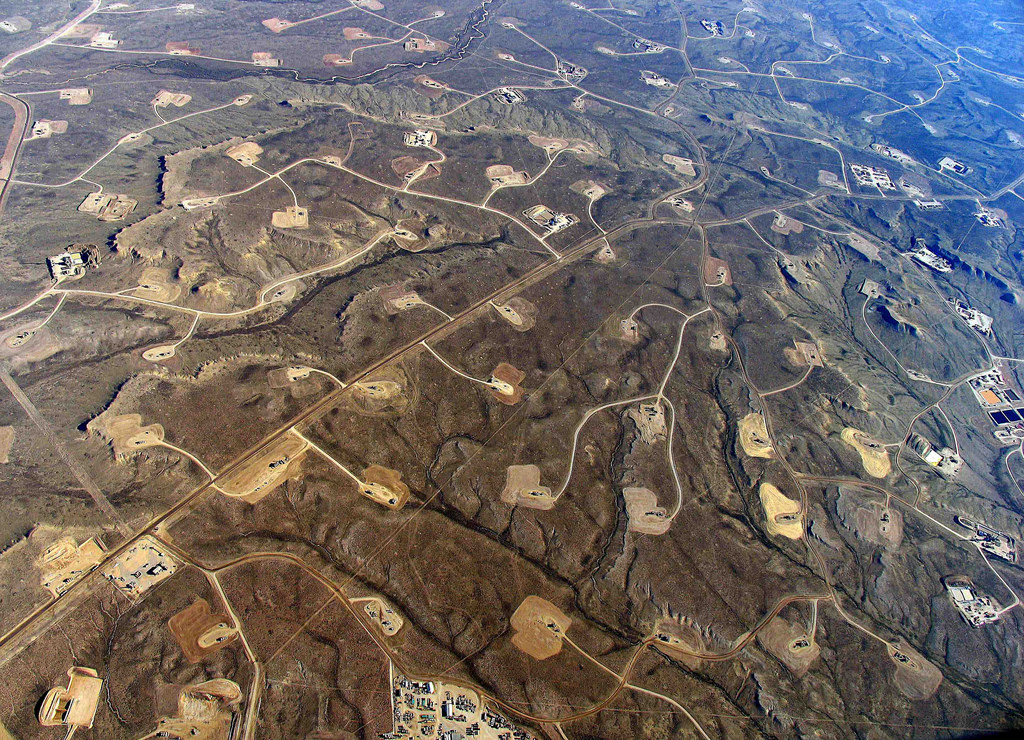 Aerial view of sites where fracking occurs. Photo courtesy of Simon Fraser University via Flickr. 