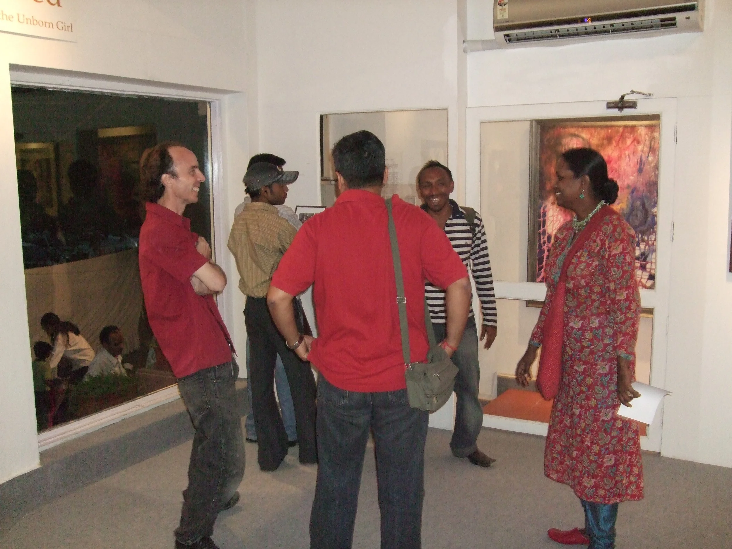 Stefan talking to visiting professional artists during Opening.JPG