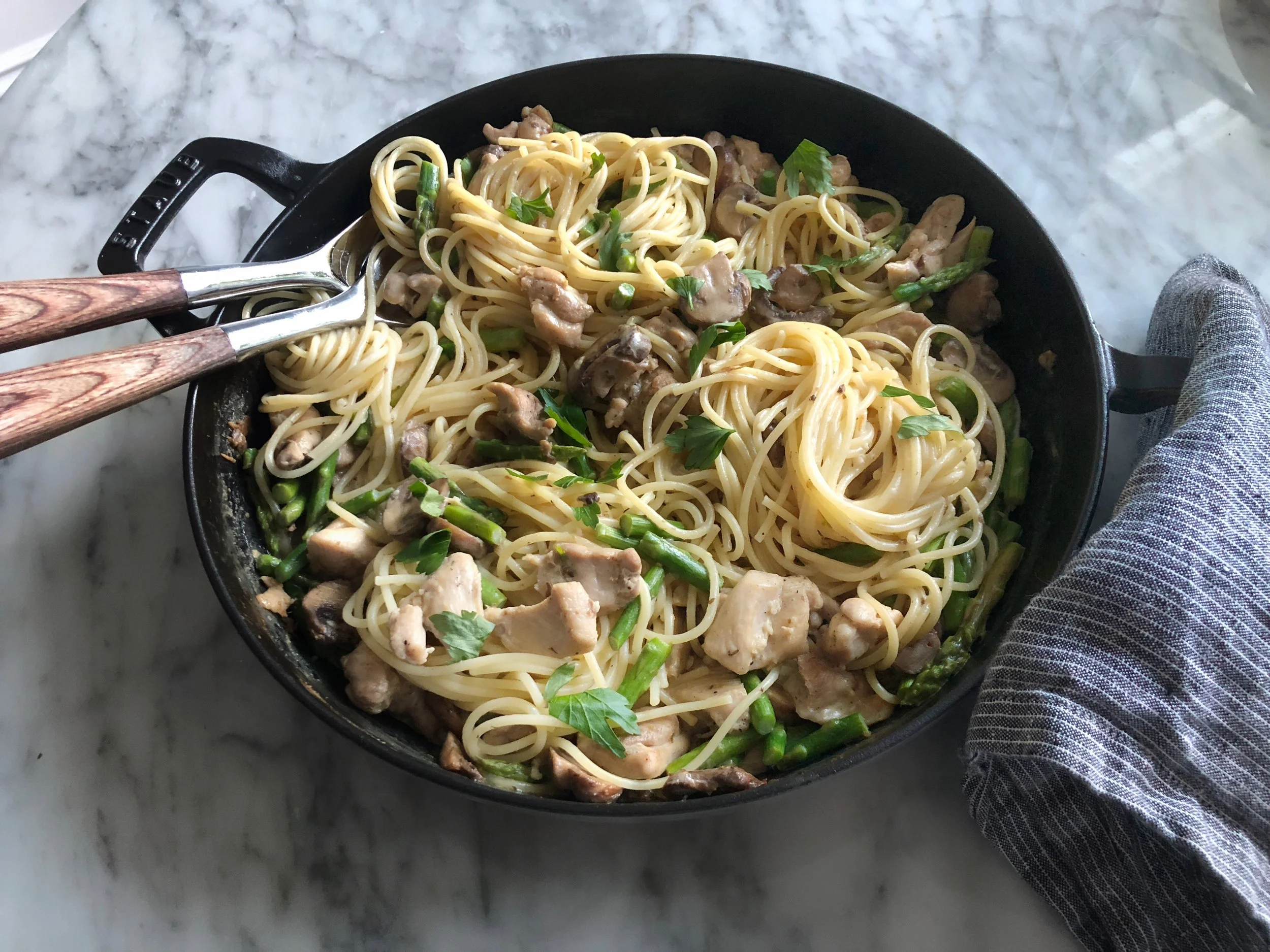 Creamy Chicken, Mushroom &amp; Asparagus Pasta 