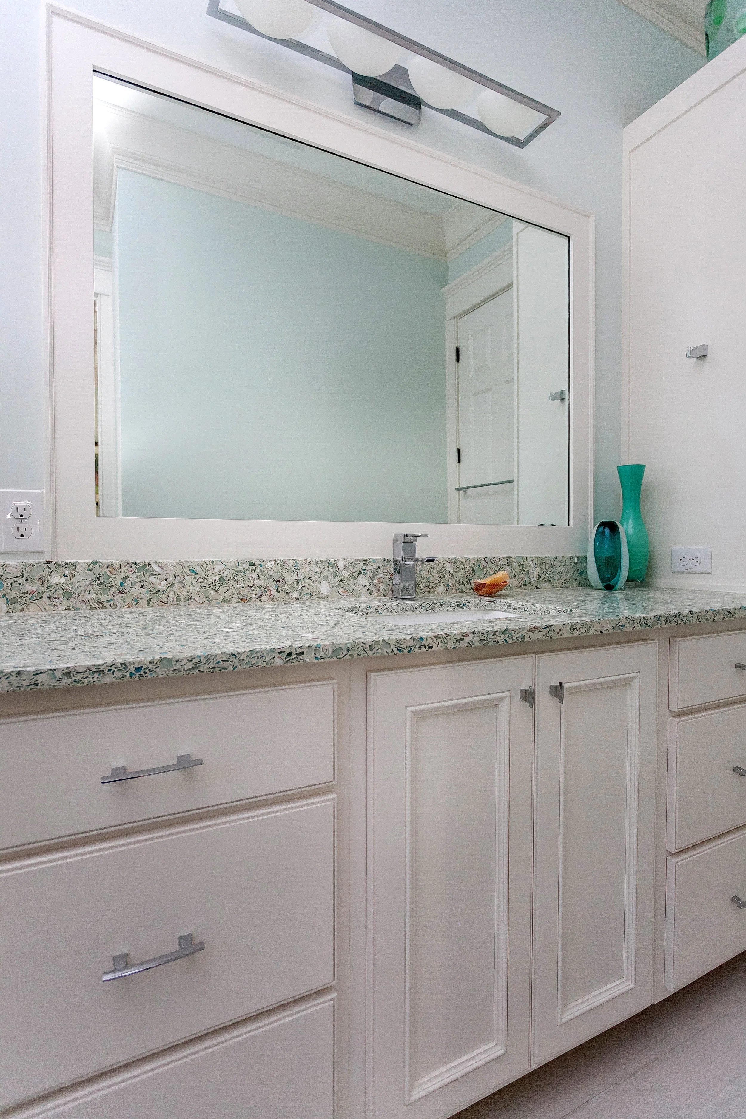 FisherRecycling_2184thAve_Bathroom_Spr15-8.jpg