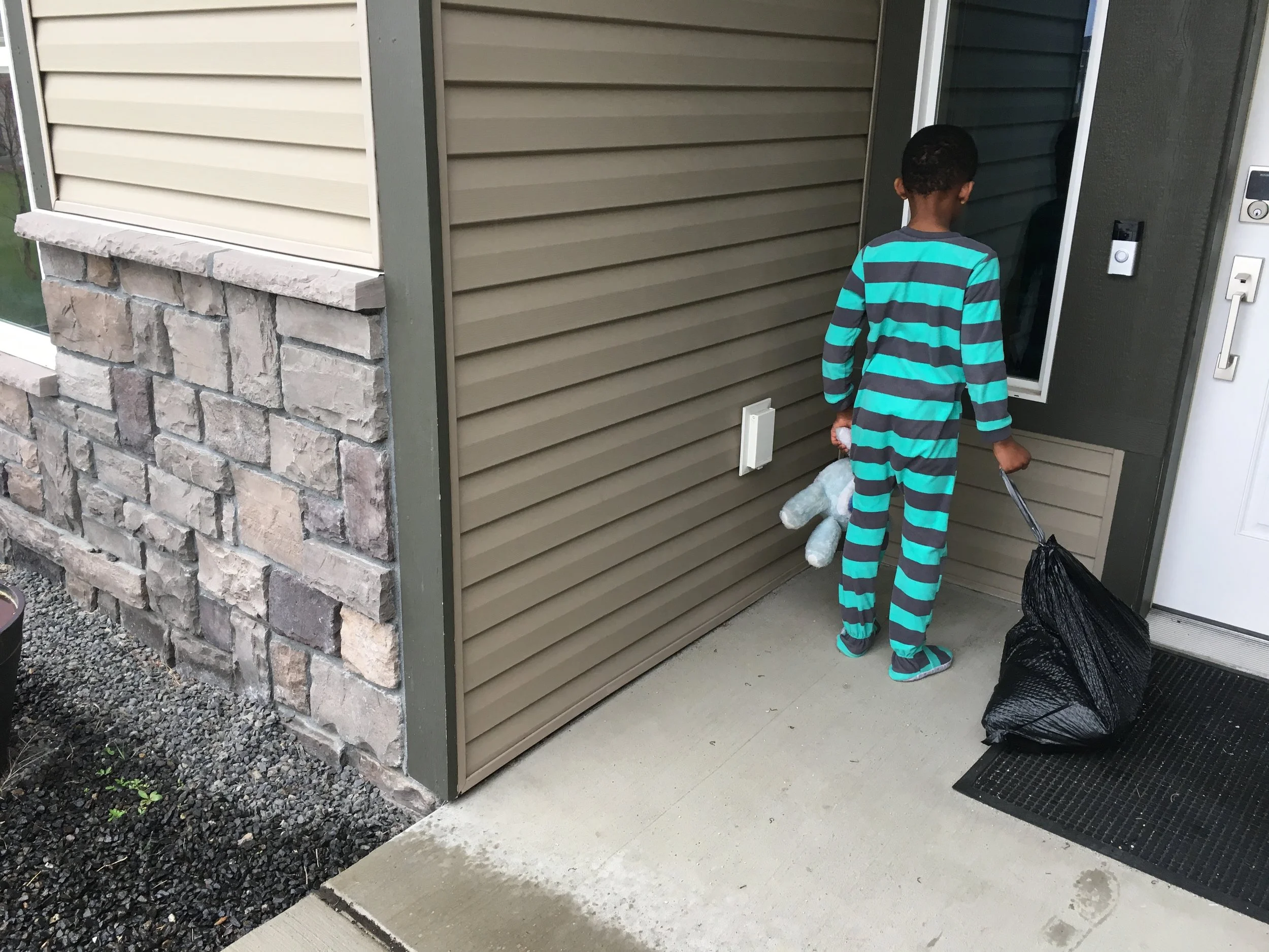 child-with-garbage-bag.png