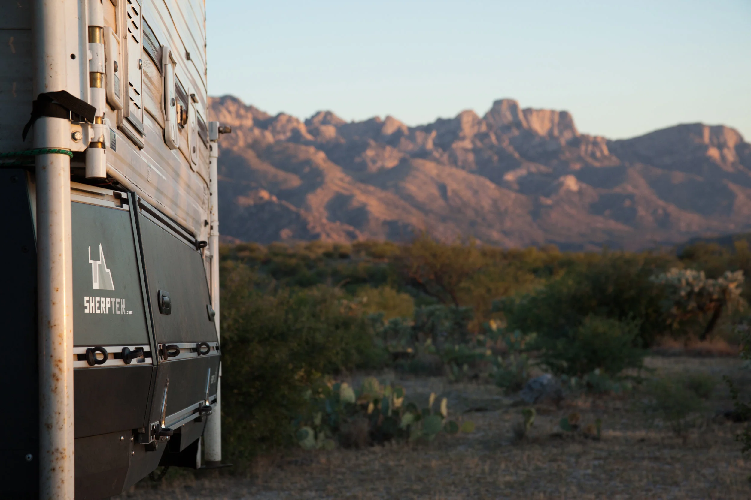 High-end, lightweight, multifunctional flatbed and truck bed replacement systems