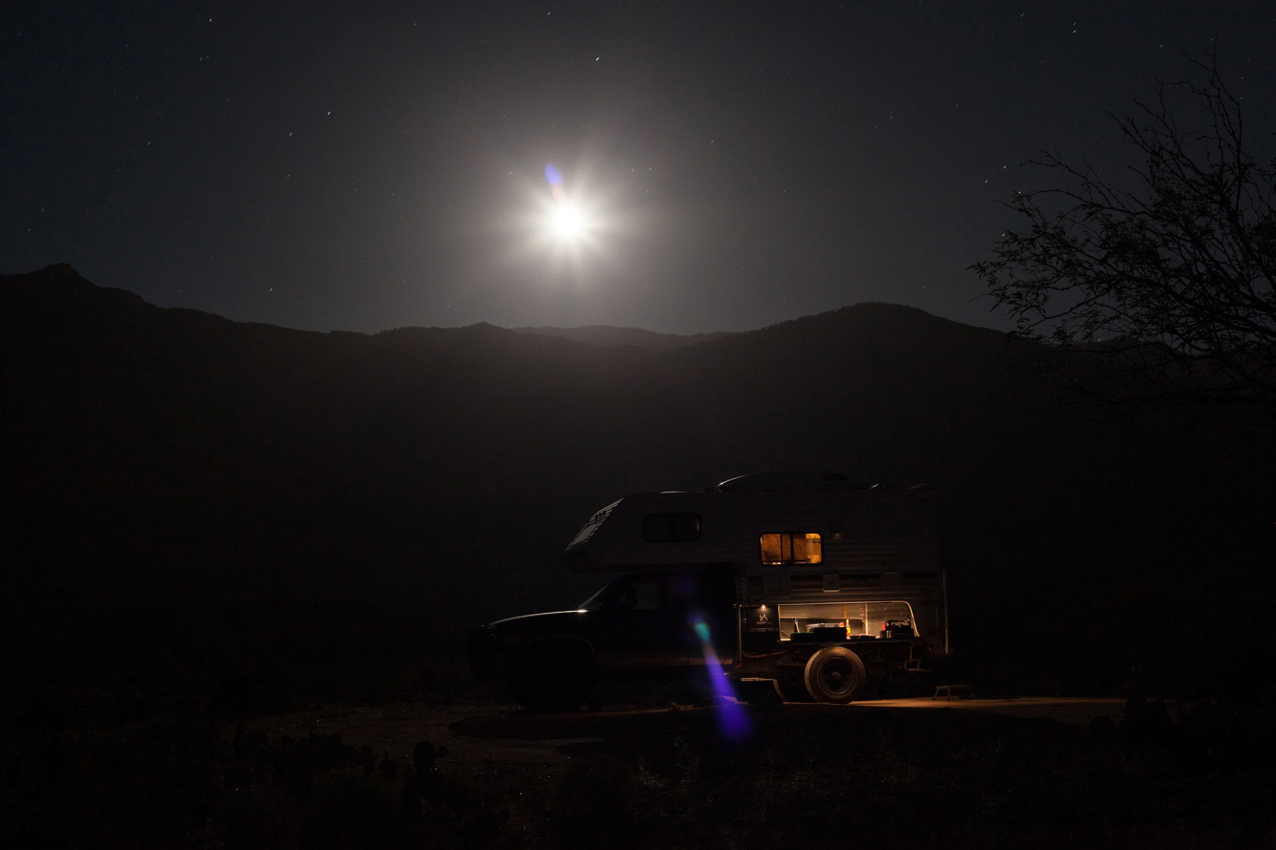 High-end, lightweight, multifunctional flatbed and truck bed replacement systems with custom lighting