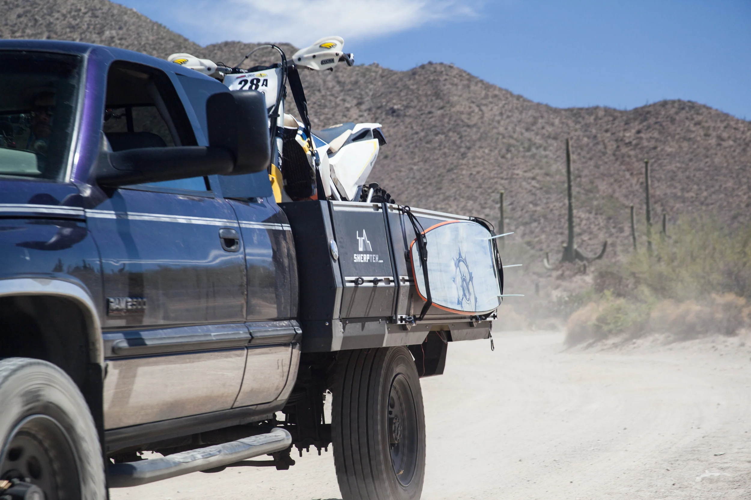 High-end, lightweight, multifunctional flatbed and truck bed replacement systems