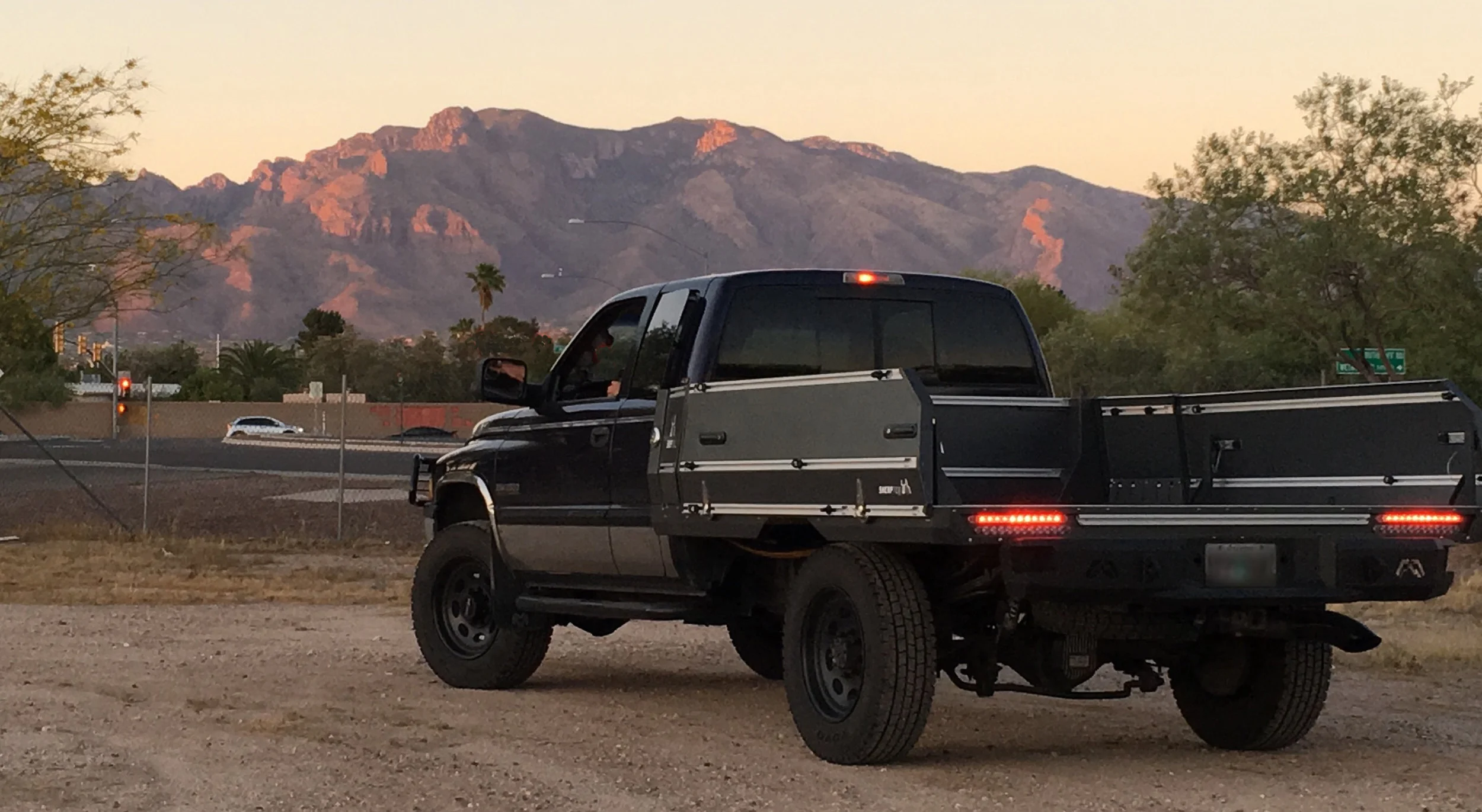 High-end, lightweight, multifunctional flatbed and truck bed replacement systems