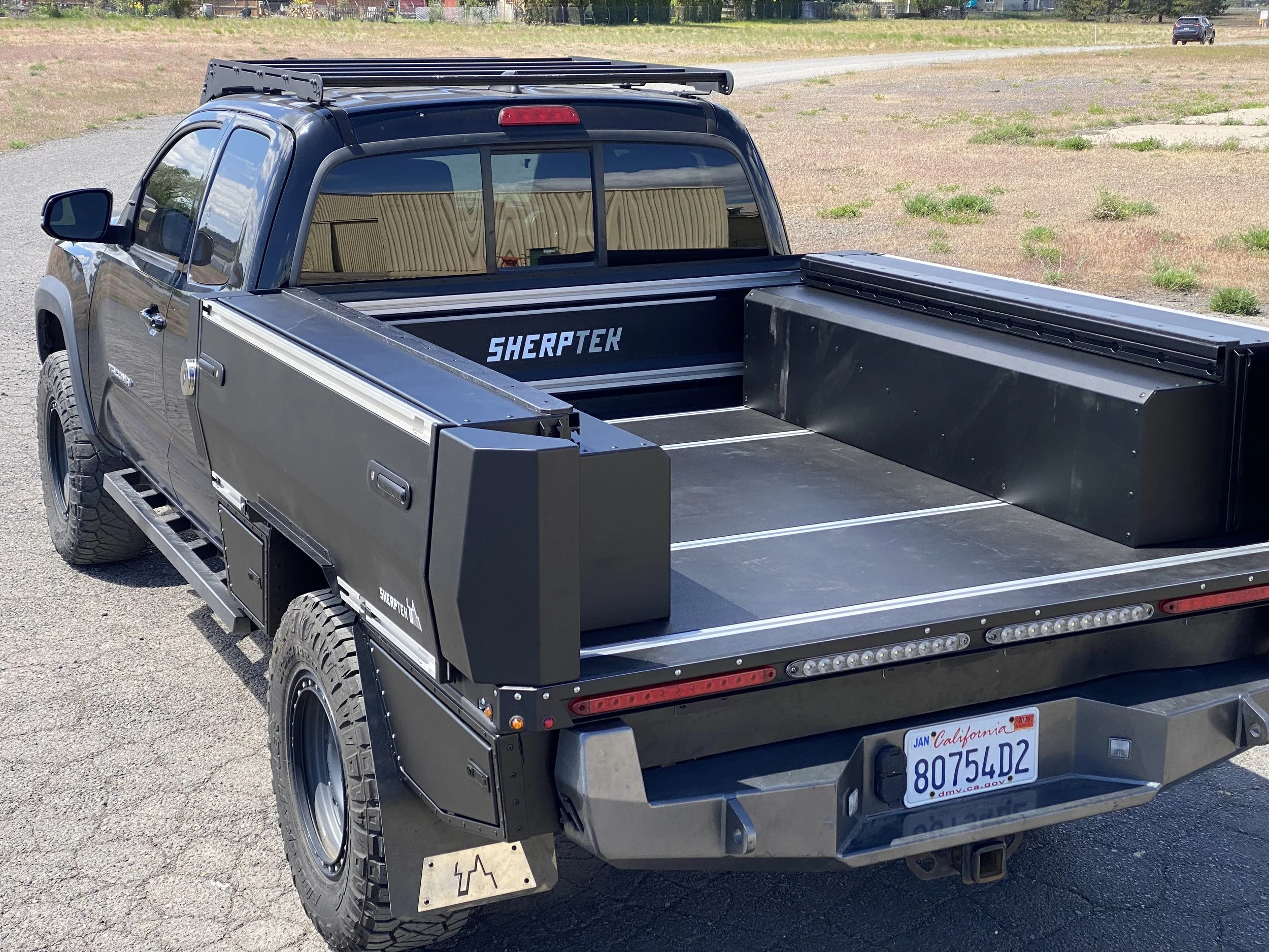 Flanks, on. HIde boxes on.