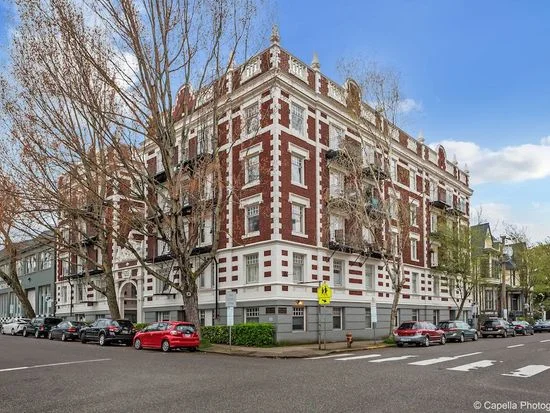 1811 NW Couch St Apt 205 STUDIO | 1 BATH | 368 SQFT $200,000