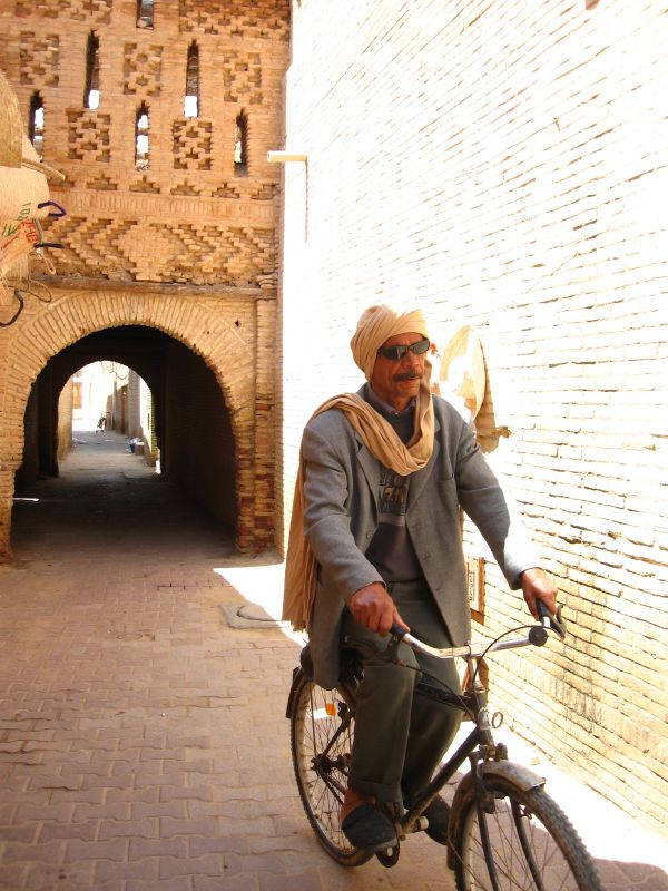 cycling in tozeur, tunisia