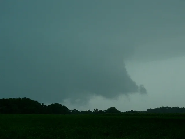 wall-cloud-2