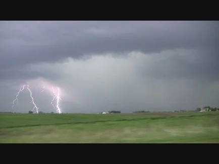 April 30th Eastern Iowa, Northern Illinois, and Southern Wisconsin Storm Chase - Lightning and a Lowering