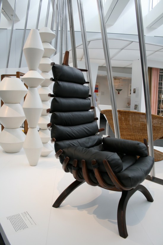 LACMA-amazing-midcentury-black-leather-chair-550x825.jpg