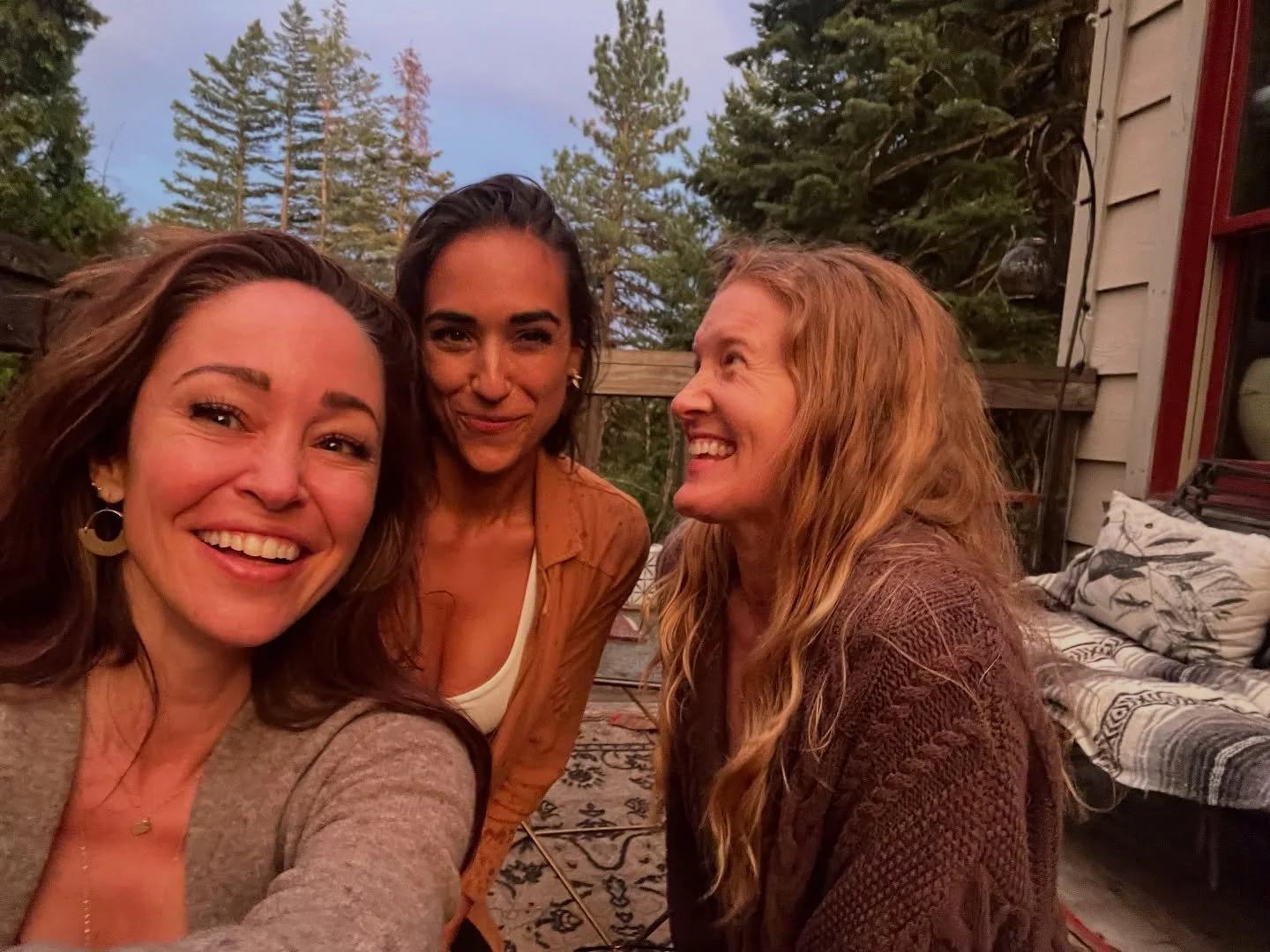 ⚡️When your best friends are the type of women who DANCE through a thunderstorm&hellip;

This is the potent magic that happens when the three of us are together. When we drove into Sedona to host the SEEN retreat in April&hellip; it snowed. In the sp