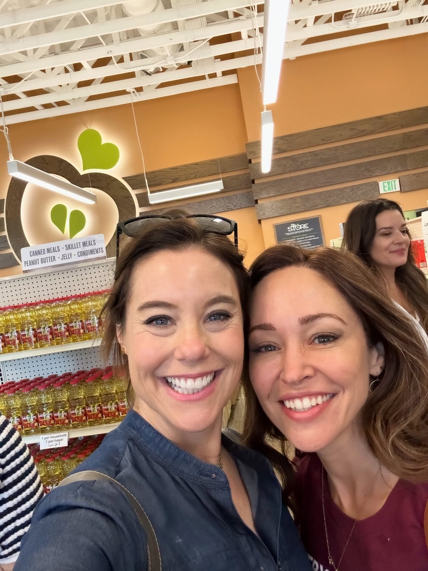 The Store: Love at the Core 🍏 

I&rsquo;d been hoping for a chance to volunteer with @thestore_nashville for quite a while after hearing about it from friends &mdash; but life magically arranged that it would get to happen this fall. I love that whe